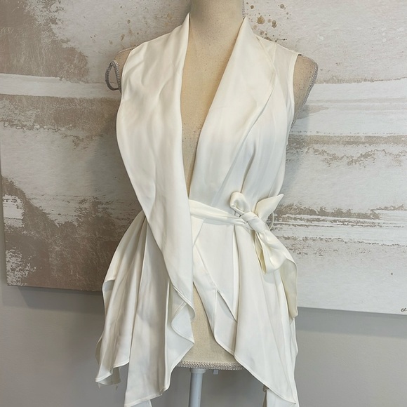 NWT BEBE DECO DOLL WHITE WRAP TOP SIZE 0 - Picture 1 of 6
